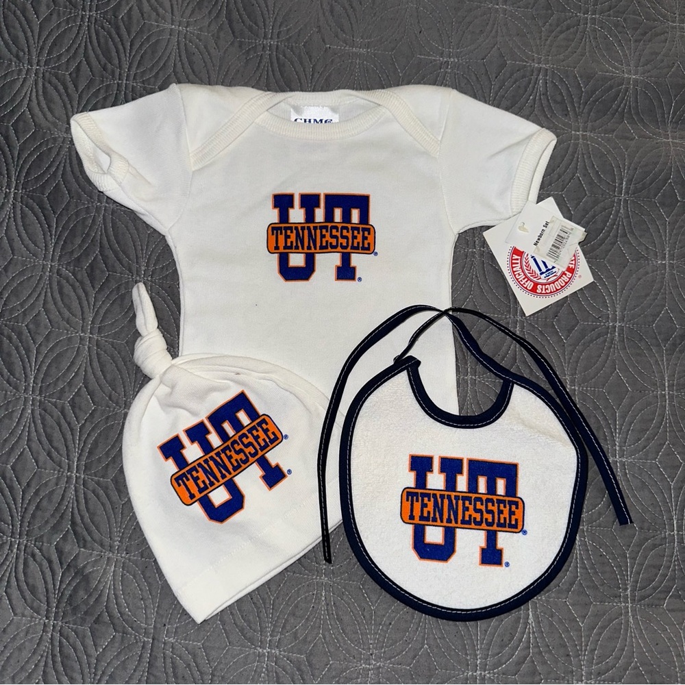 NWT Vintage Tennessee Volunteers 3-Piece Newborn Tshirt and Accessories Set